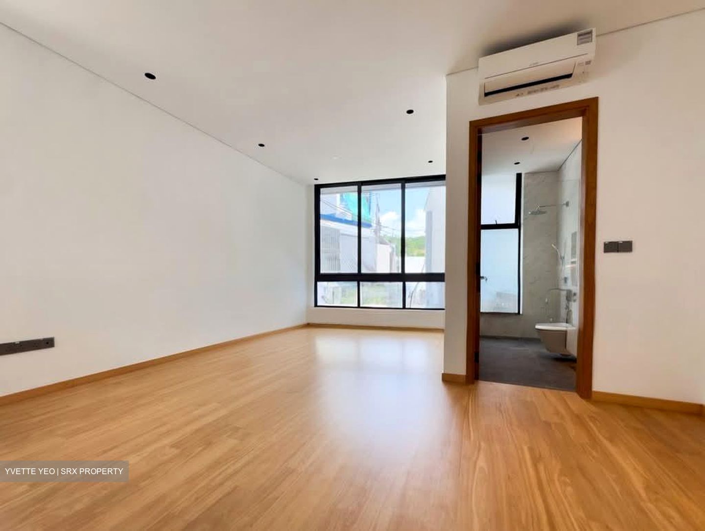 Elizabeth Drive (D23), Terrace #555697431